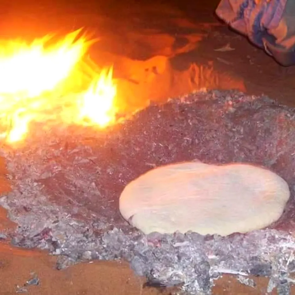 خبزة فوق الجمر